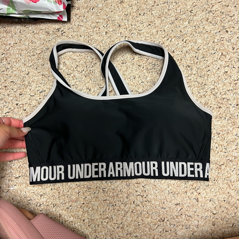 Black UA sports bra